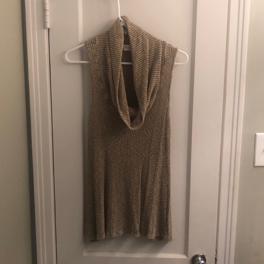 Scoop tank! Hardly worn